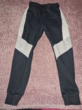 H&M Jogginghose Gr.134 schwarz/grau