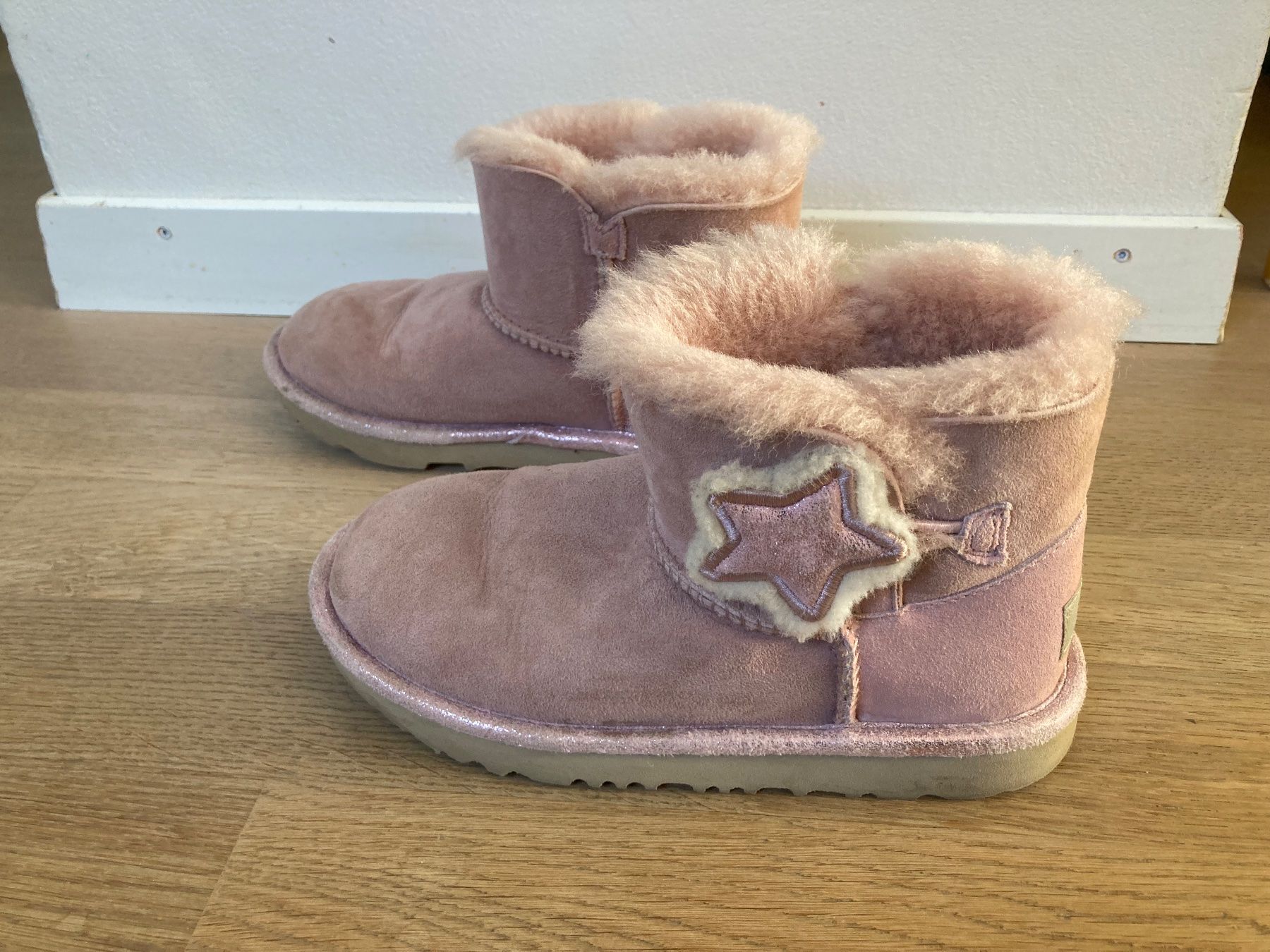 Ugg Schuhe für Mädchen: UGG Winterstiefel Grösse 33.5 – Gebraucht aus Köniz von Hollis01