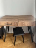 Schminktisch mit Spiegel