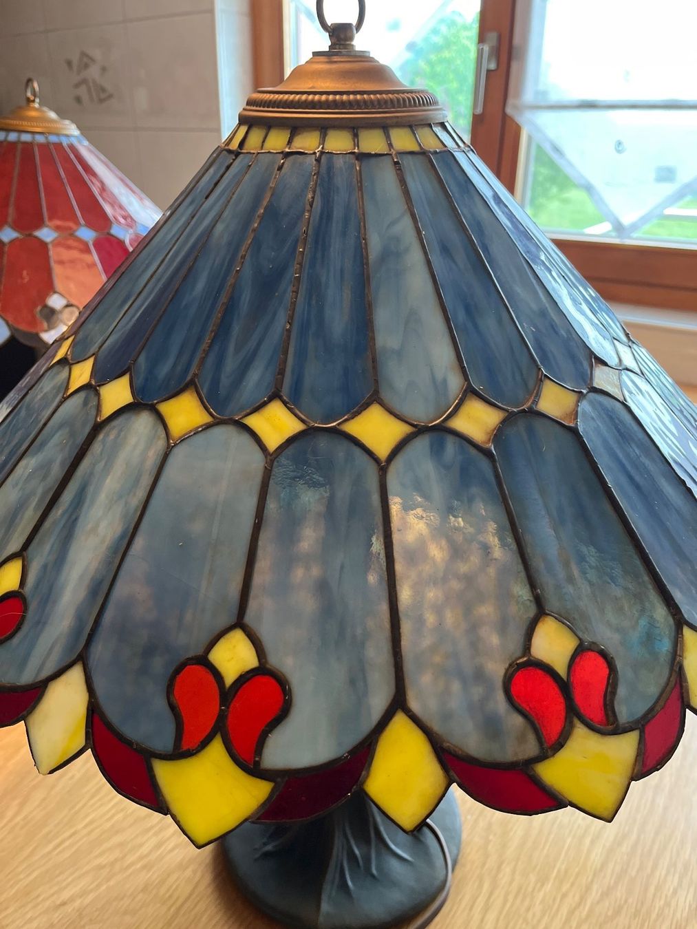 Lampade: Schöne Bleiverglaste Tischlampe – Usato da St.Pantaleon venduto da loewin71 1