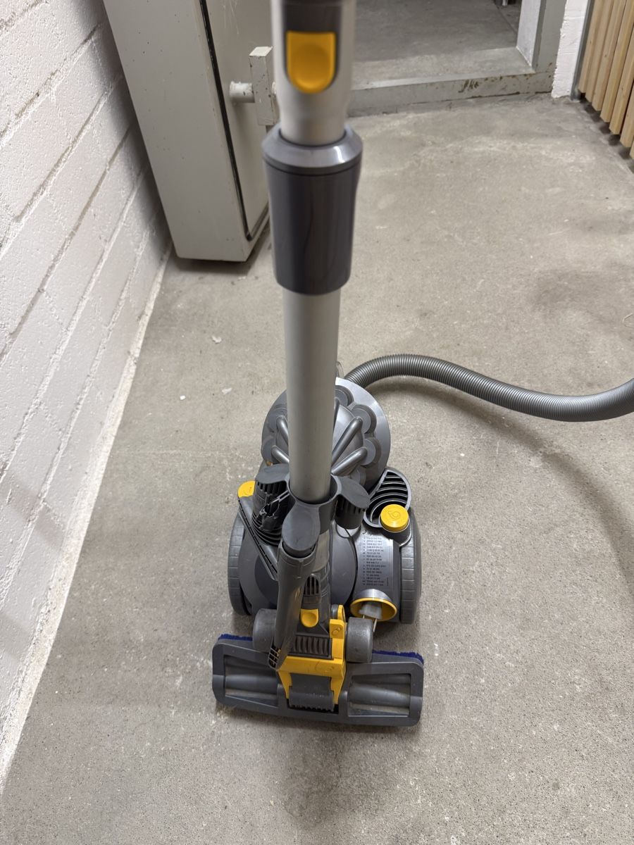 Dyson Aspirapolveri & Accessori: Dyson DC08 Staubsauger – Usato da Wabern venduto da RR50mono 1