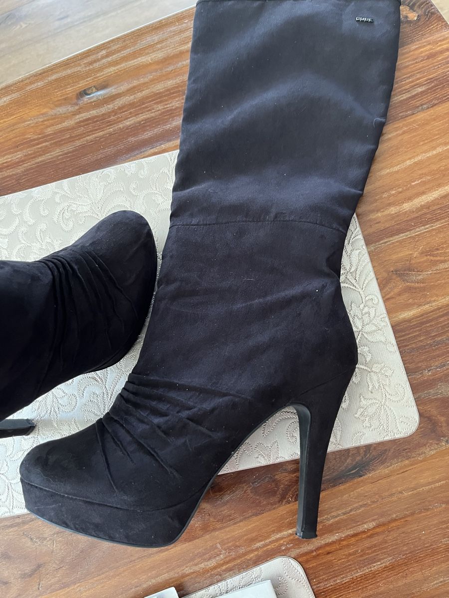 Scarpe da donna: Schwarze Stiefel mit Absatz & Plateau, Gr. 41 – Nuovo (secondo la descrizione) da Gurbrü venduto da Simiramis 3