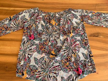 Geblumte Bluse