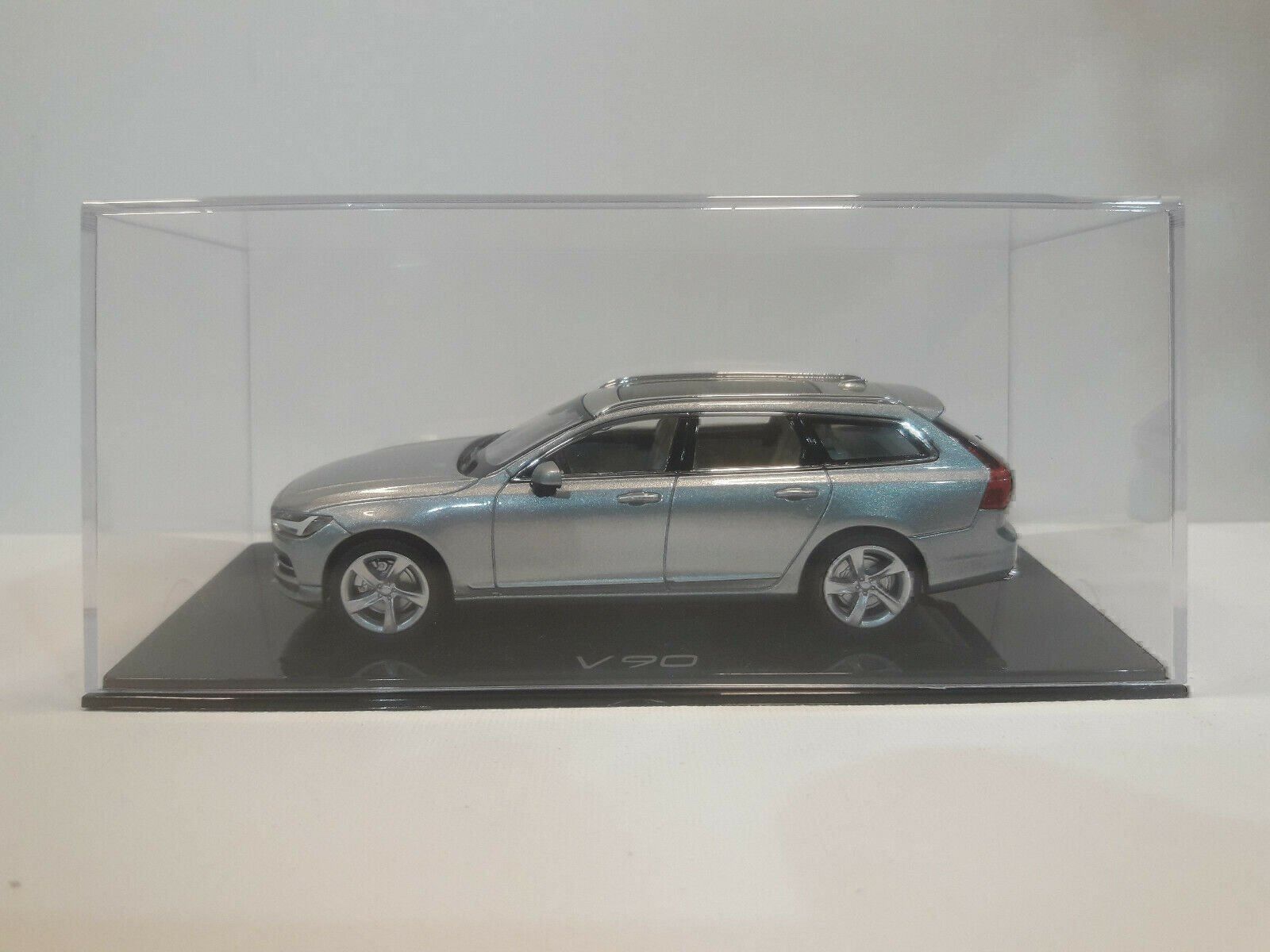 Norev Modellini d'auto: Volvo V90 – Nuovo e nell'imballaggio originale da Flawil venduto da Imperiosud 3