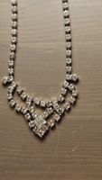 joli collier tour de cou, strass vintage. 