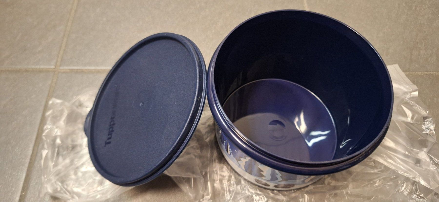 Tupperware Recipients et similaires: Tupperware, Cubix rond, Noël, 1,1l – Neuf avec emballage d'origine à Lussery-Villars par pousinete02 3