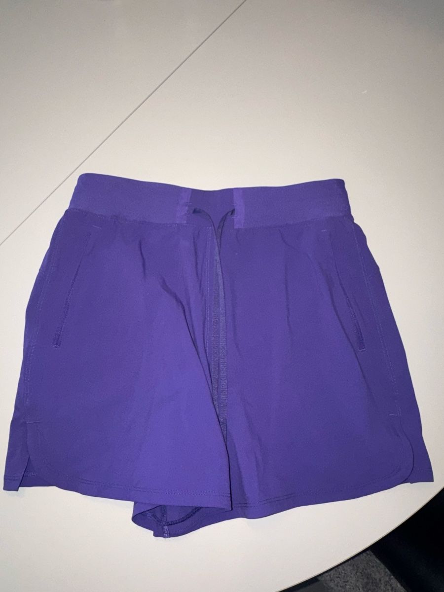 Lululemon Hosen: Lululemon Shorts – Gebraucht aus Birmensdorf ZH von kri_hr8b