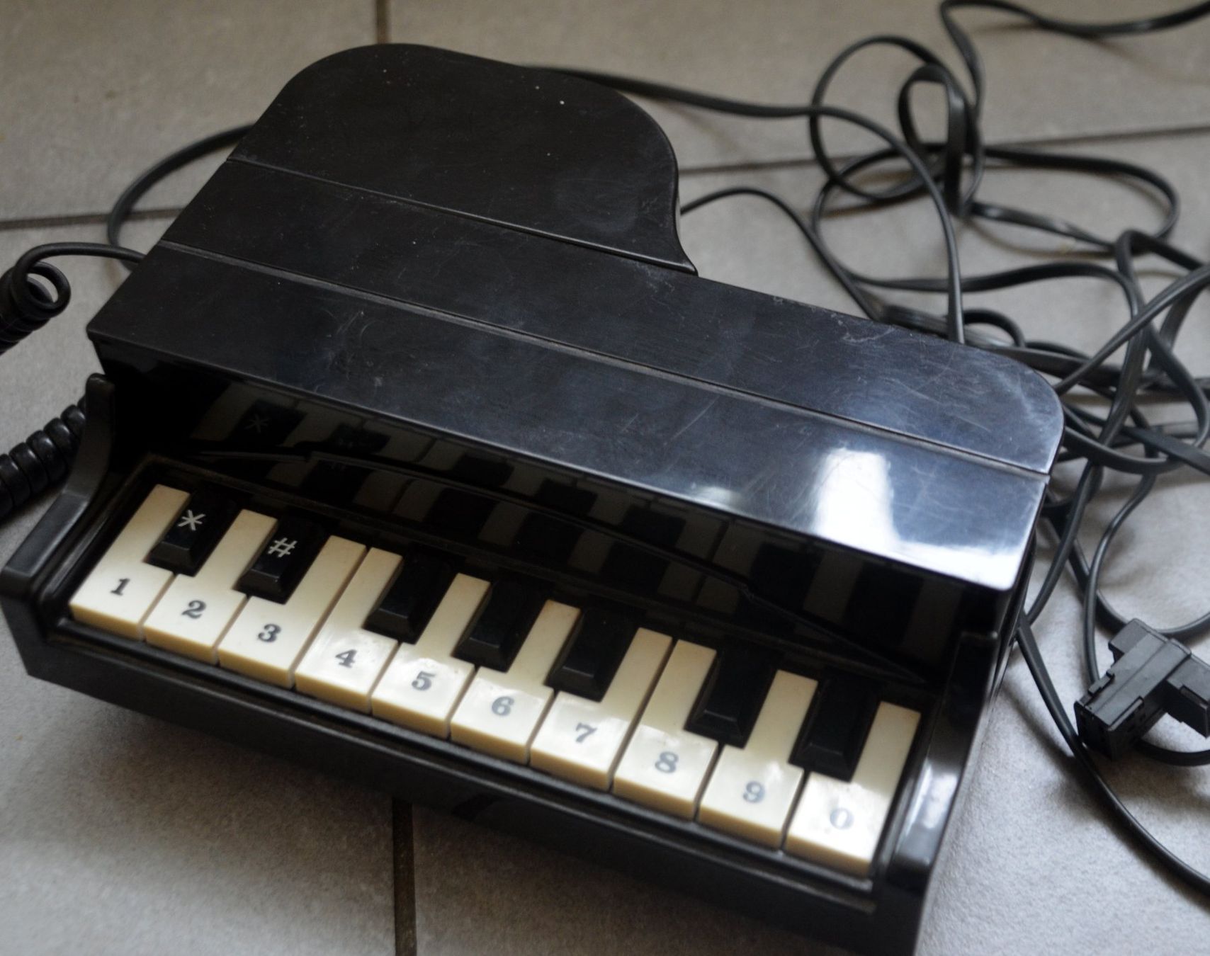 Telefone: Telefon / Téléphone Piano – Gebraucht aus Collonges von arashee 6