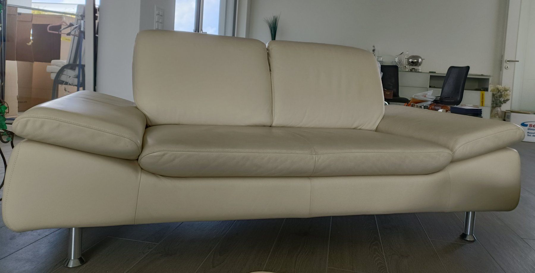 Sofas: Sehr bequemes Ledersofa, hellbeige, Top Zustand – Gebraucht aus Fischbach-Göslikon von Colbra3
