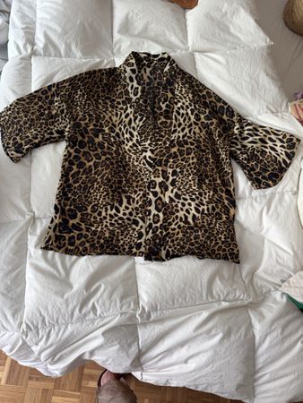 Kimono léopard taille M, parfait pour l'été. Léger style
