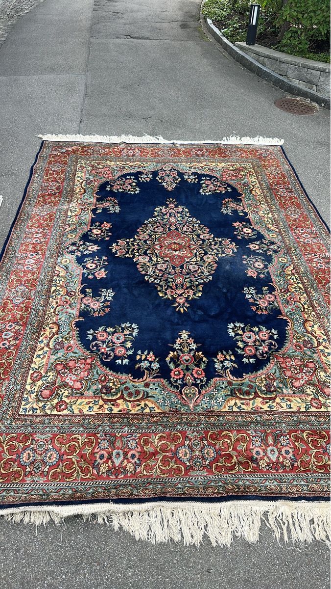 Tappeti: Grosser Orientteppich mit Blumenmuster – Usato da Cham venduto da miami012