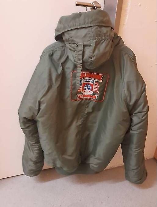 Giacche: Bomberjacke mit Kaputze – Usato da Triesen venduto da naomikindle13 1