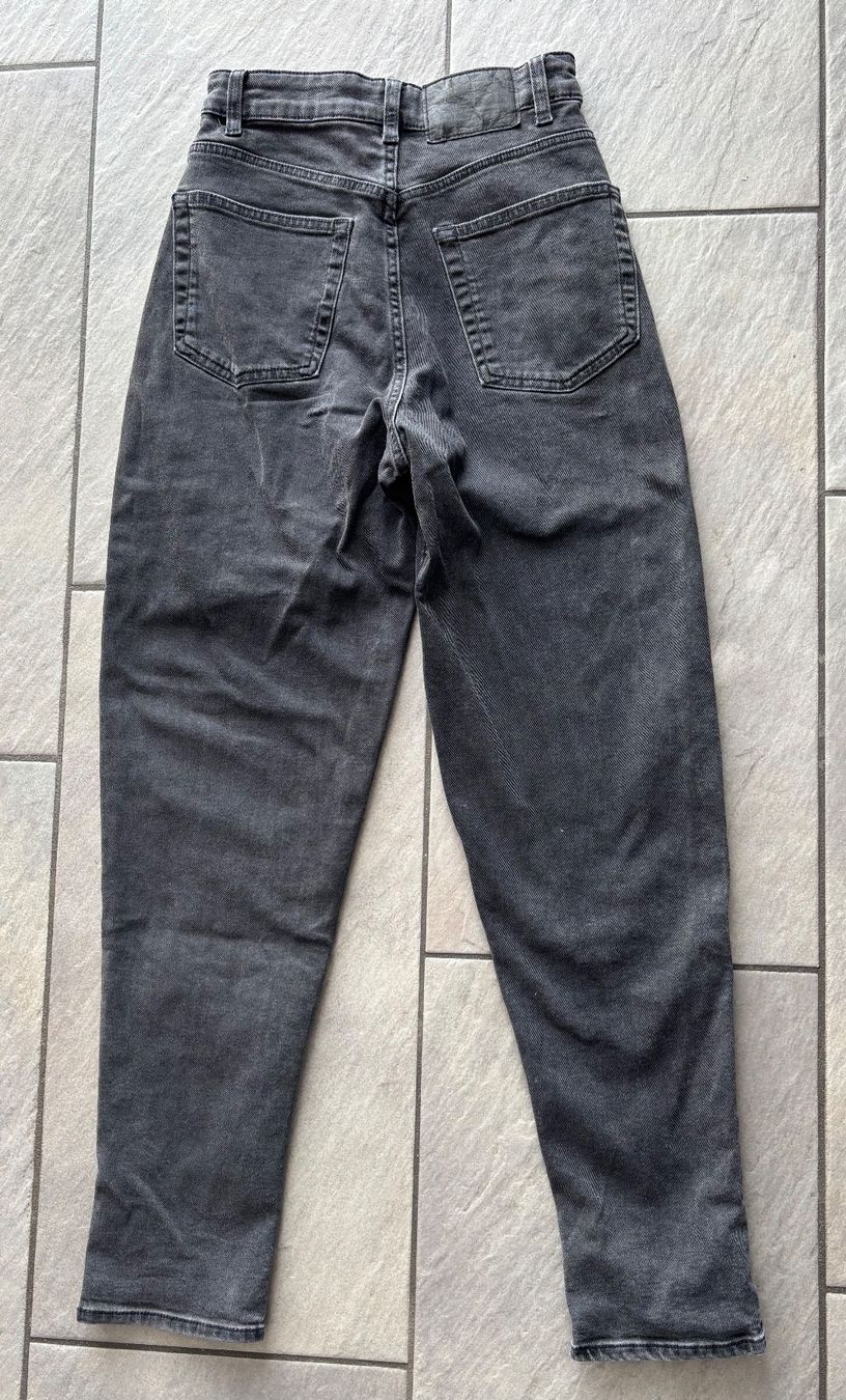 H&M Jeans: Jeans schwarz, Gr. 36 – Usato da Sins venduto da sinserin 1
