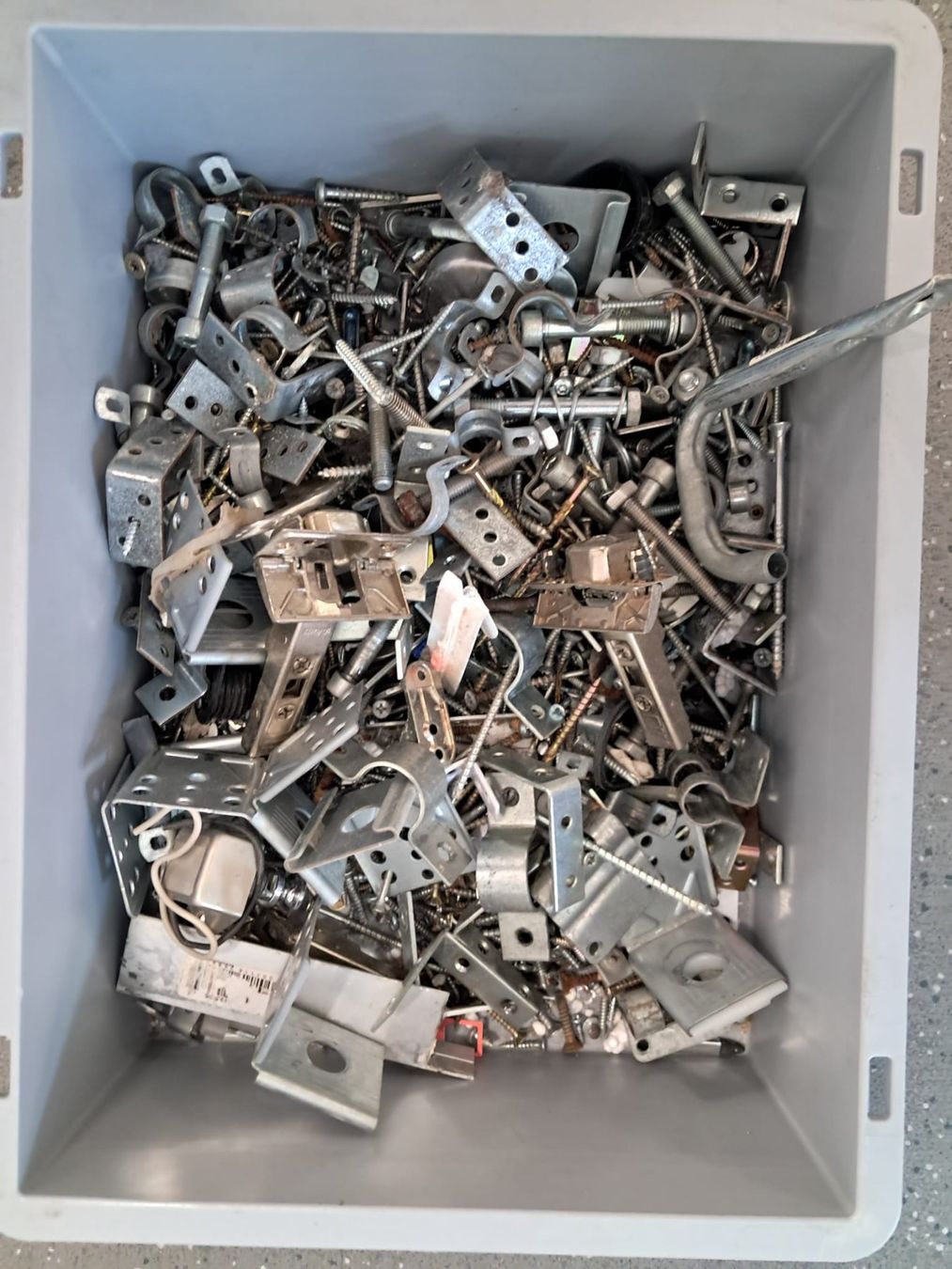 Ferramenta: Diverse Schrauben, Metallwinkel, Scharniere, Winkel – Usato da Zürich venduto da Lia107 1