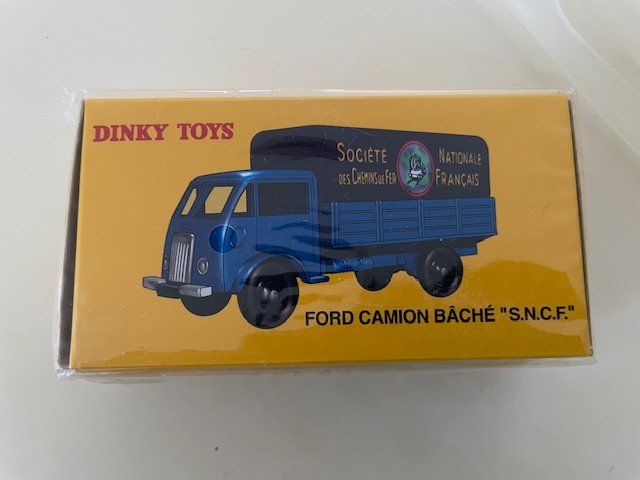 DINKY TOY 25 / CAMION LAITIER Furgoncino Nestle (ATLAS Mattel) Made in