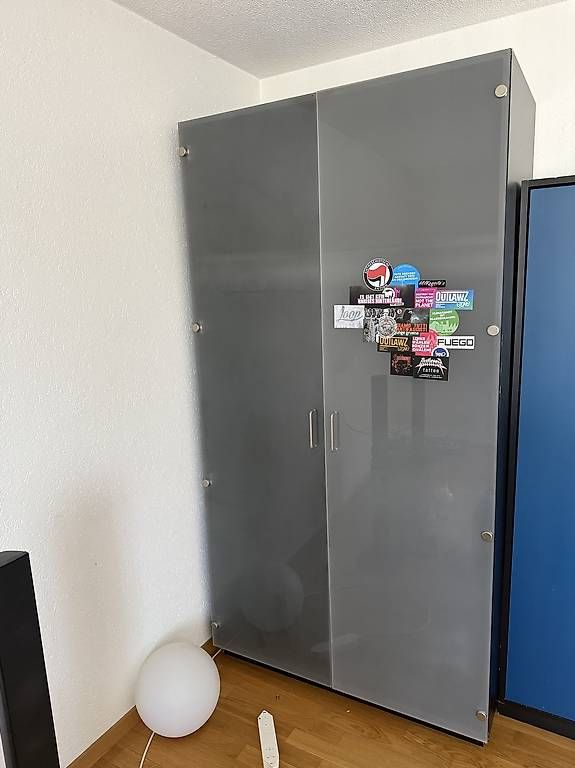 Armoires: Schrank  – D'occasion à Schliern b.Köniz par rafal32