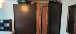 Kleiderschrank und Bett mit Nachttischen guter Zustand