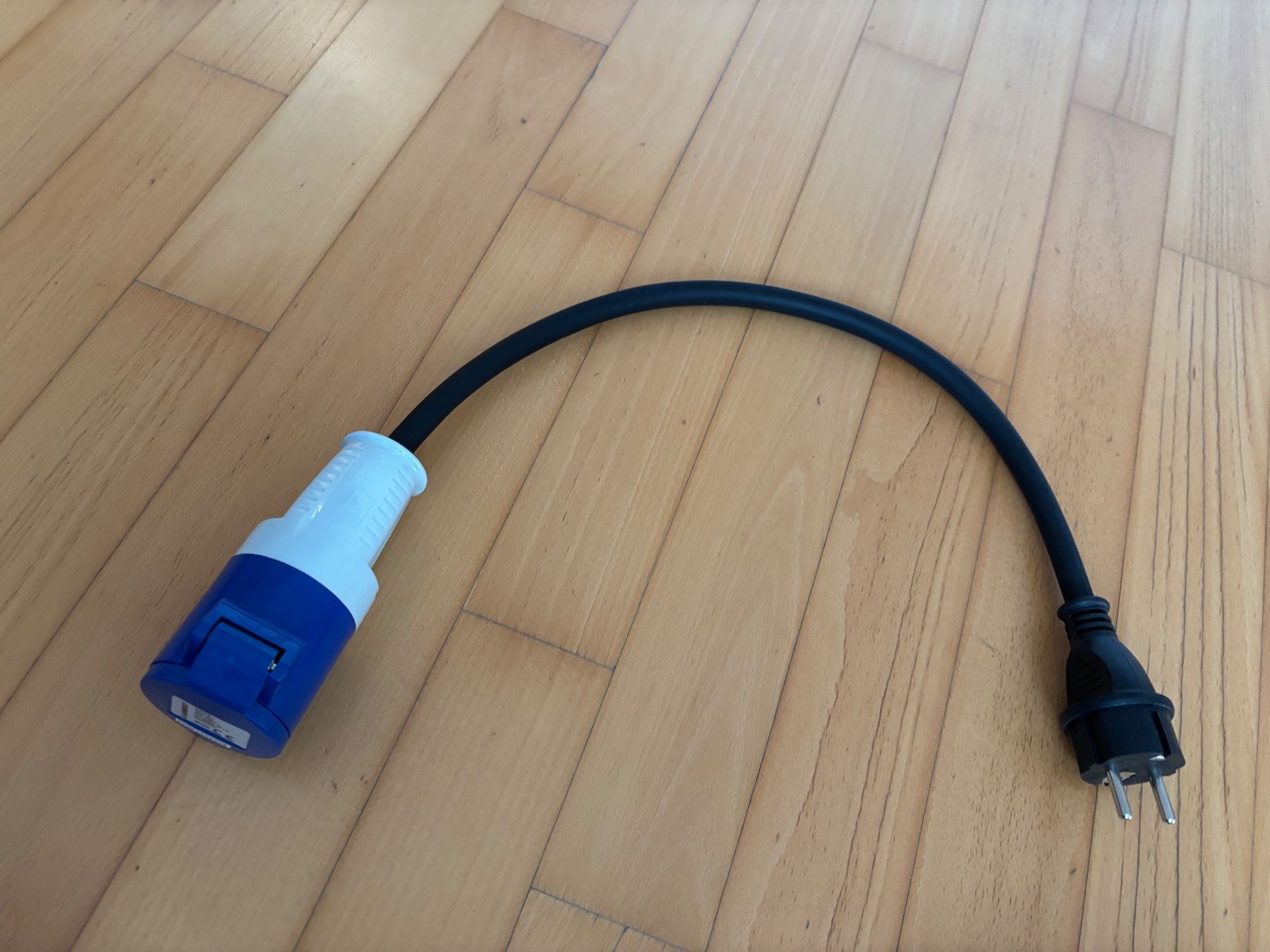 Cavi: Berger Adapterleitung CEE-Kupplung/Schuko-Stecker 0.5m – Nuovo (secondo la descrizione) da Mettmenstetten venduto da JonasG1980