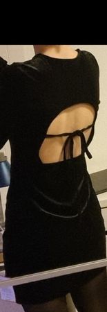 Robe Glamourous courte velours noir 36 (dos ouvert)