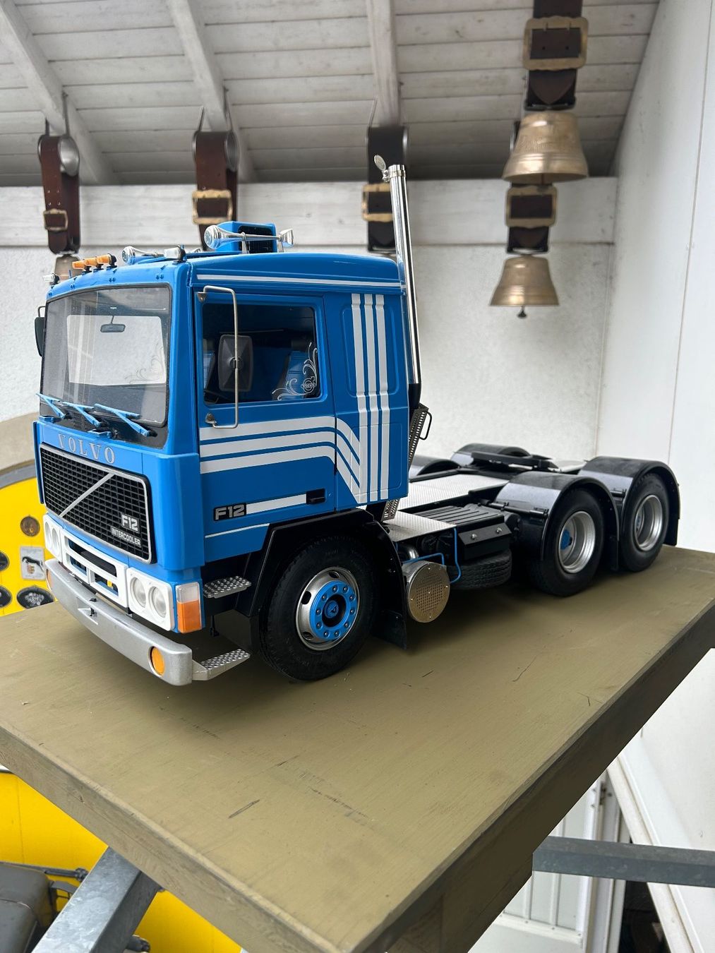 Pocher Modellini d'auto: Volvo F12 1:8 Pocher – Usato da Reinach AG venduto da Gmc352