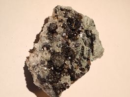 Sphalerit Kristallstufe mit Pyrit & Nadelquarz (S102)