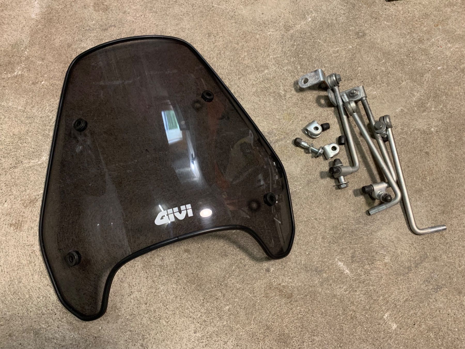 Tutti i ricambio per moto: Motorrad Windschild Givi – Usato da Brütten venduto da jas90q