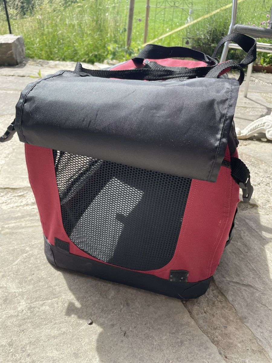 Gabbie, trasporto & Sicurezza: Hunde- Katzen- Transportbox – Usato da Plaffeien venduto da Bistrolino 1
