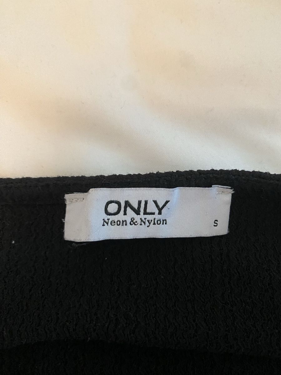 Only Camicette: Only Oberteil mit Pufferärmeln Grösse S – Usato da St. Gallen venduto da delideja01 2