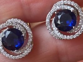 Boucles d’oreilles saphir et halo de diamants ✨