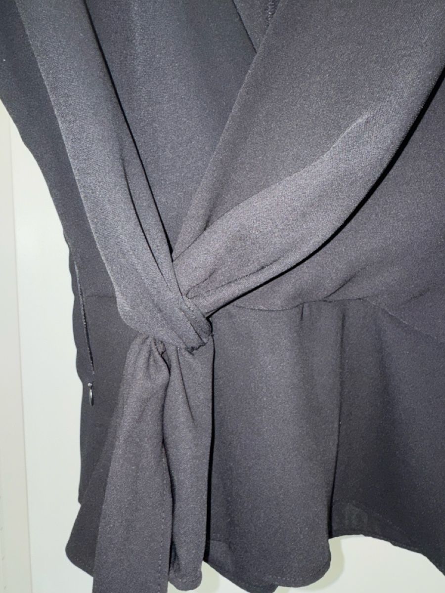 Zara Camicette: Camicetta Zara nera con nodo frontale taglia S – Nuovo (secondo la descrizione) da Uetikon am See venduto da lua_rlq2 4