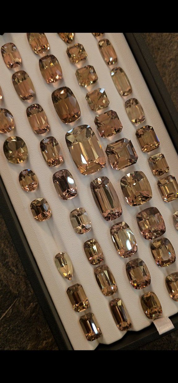 Pietre preziose: Csarite,Diaspore Lot, – Nuovo e nell'imballaggio originale da Wolhusen venduto da toni079 4