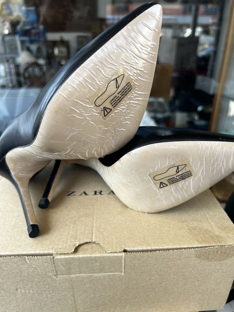 Scarpe da donna: Zara Basic Lederpumps, Schwarz, Gr. 40 - Neuwertig! – Nuovo (secondo la descrizione) da Winterthur venduto da gue_yf9d 2
