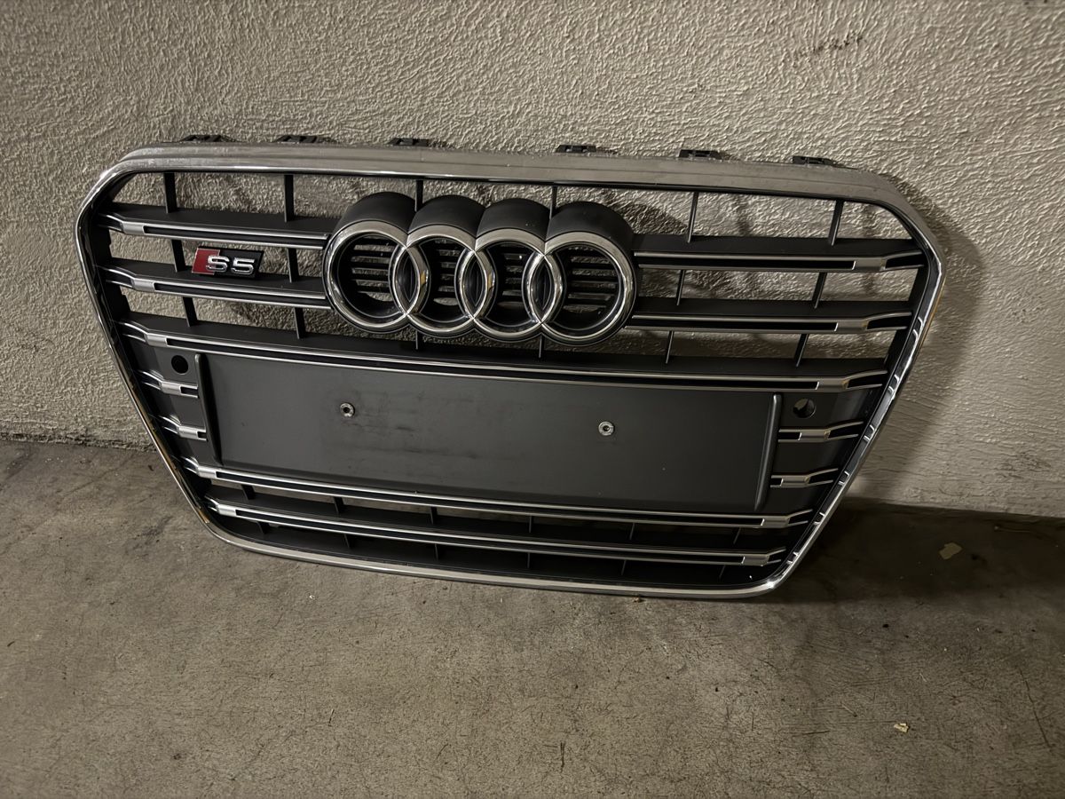 Audi Tutti i ricambio: Kühlergrill Audi S5 Original  – Usato da Urdorf venduto da robinson80