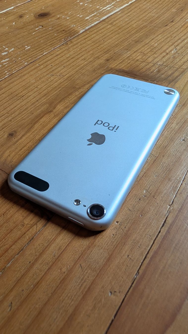 Apple Lettore multimediale portatile: Apple iPod Touch Silber 32GB – Usato da Bubikon venduto da Snack0 4