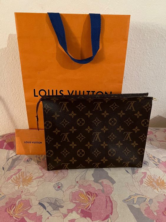 Lv on sale pochette toilette