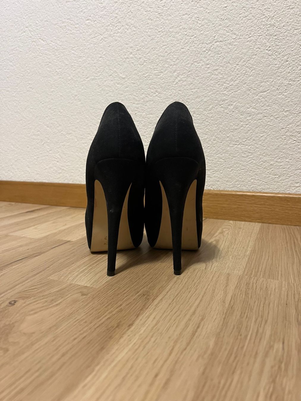 Scarpe da donna: Higheels - suede black - 39EU – Usato da Zürich venduto da llor.dell 2
