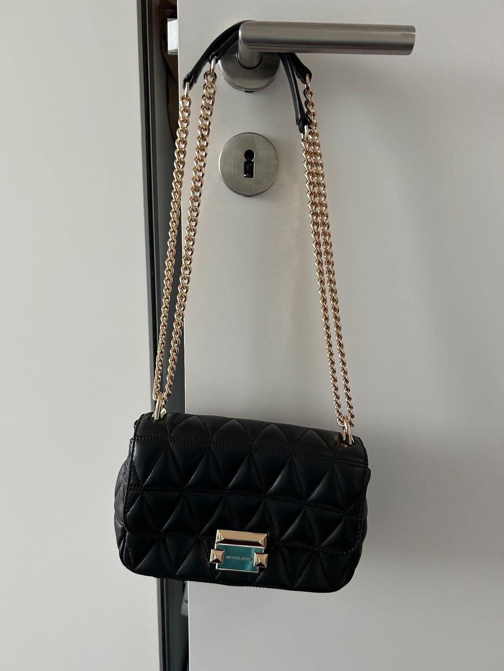 Michael Kors Taschen für Damen: Michael Kors Schultertasche Soho Small – Gebraucht aus Brüttisellen von Sst2 2