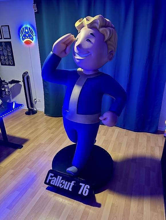 Statuette: Fallout Vault Boy Lifesize Statue Original Muckle Mannequins – Usato da Seengen venduto da Daxko 1