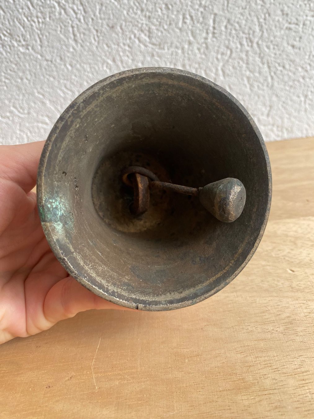 Cloches & sonnailles: Antike Glocke mit Aufhängevorrichtung – D'occasion à Burgdorf par gre_2ftz 2