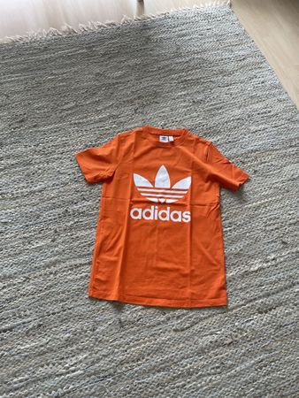 Orange Adidas T-Shirt Gr. S. Sommerlich fresch, neu!