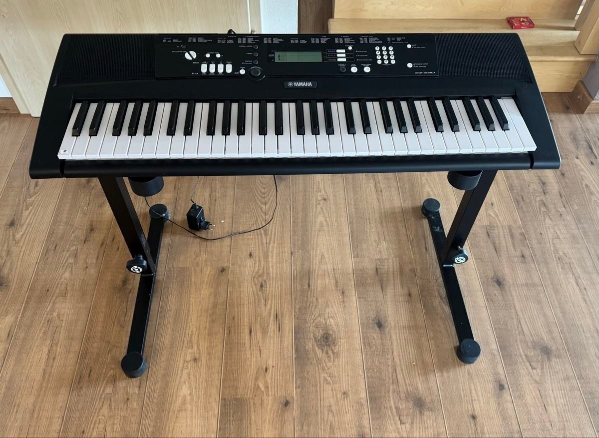 Yamaha Strumenti musicali: Piano électrique Yamaha EZ 220 + table à clavier – Usato da Hermenches venduto da fmont2