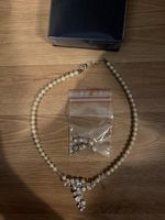Perlen Halskette und Ohrenringe