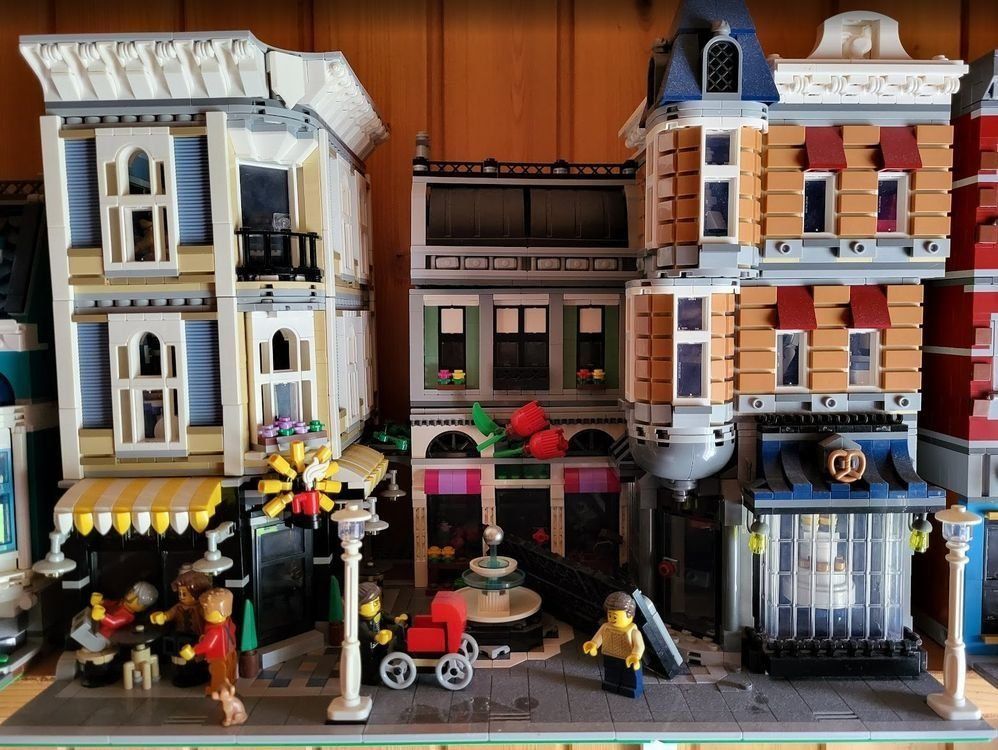 Lego Baukästen: LEGO Creator Expert Set 10255 Stadtleben – Gebraucht aus Selkingen von Mazurit