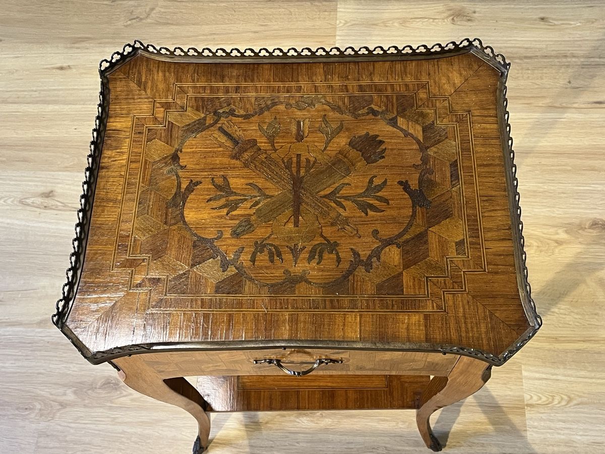 Comodini: Belle table de chevet marqueterie ancienne  – Usato da Morges venduto da fpaccaud 2