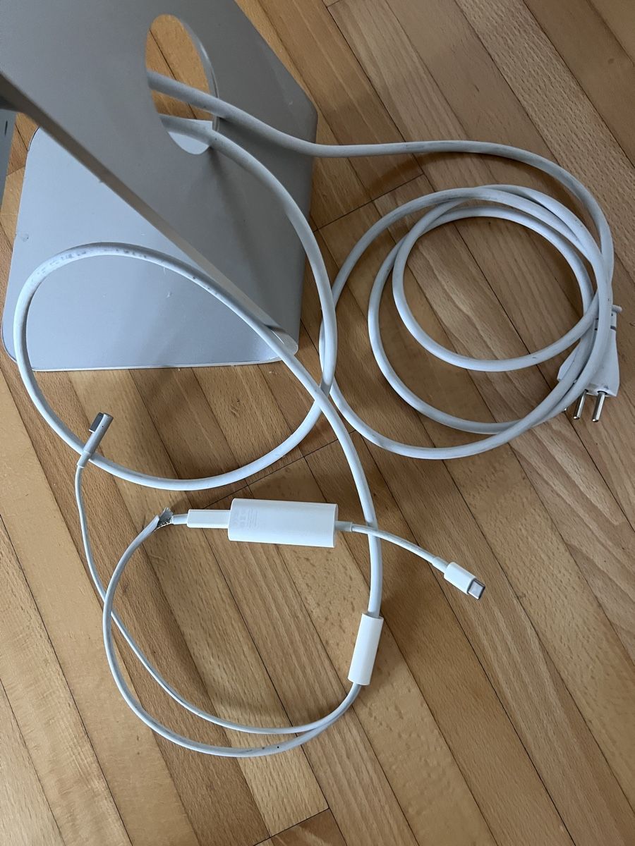 Apple Monitor: Display Apple Thunderbolt – Usato da Uerikon venduto da Rot 3