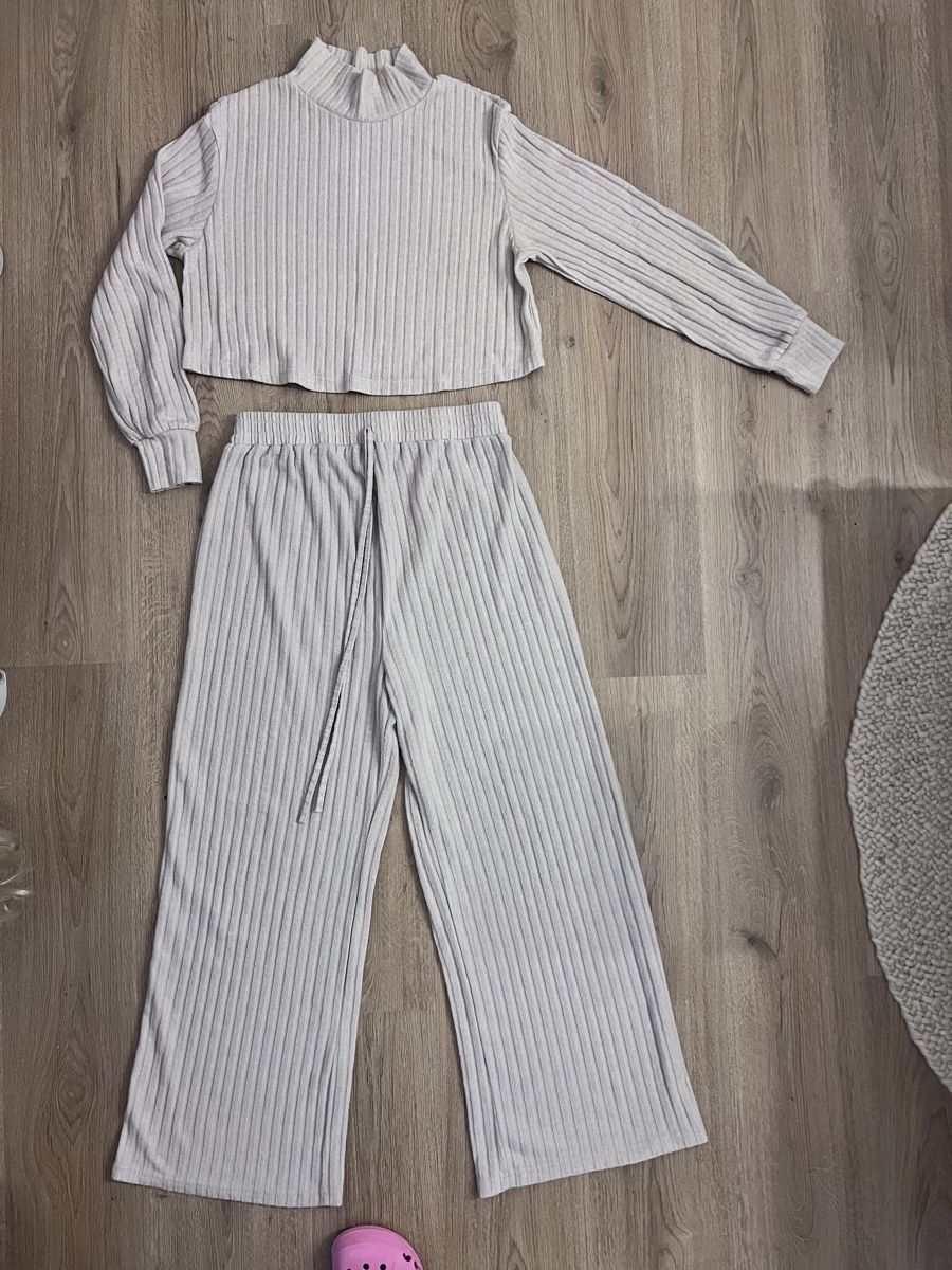 Lotti di vestiti: Damen Lounge Set Gr.M Oversized – Usato da Füllinsdorf venduto da had_kv5k