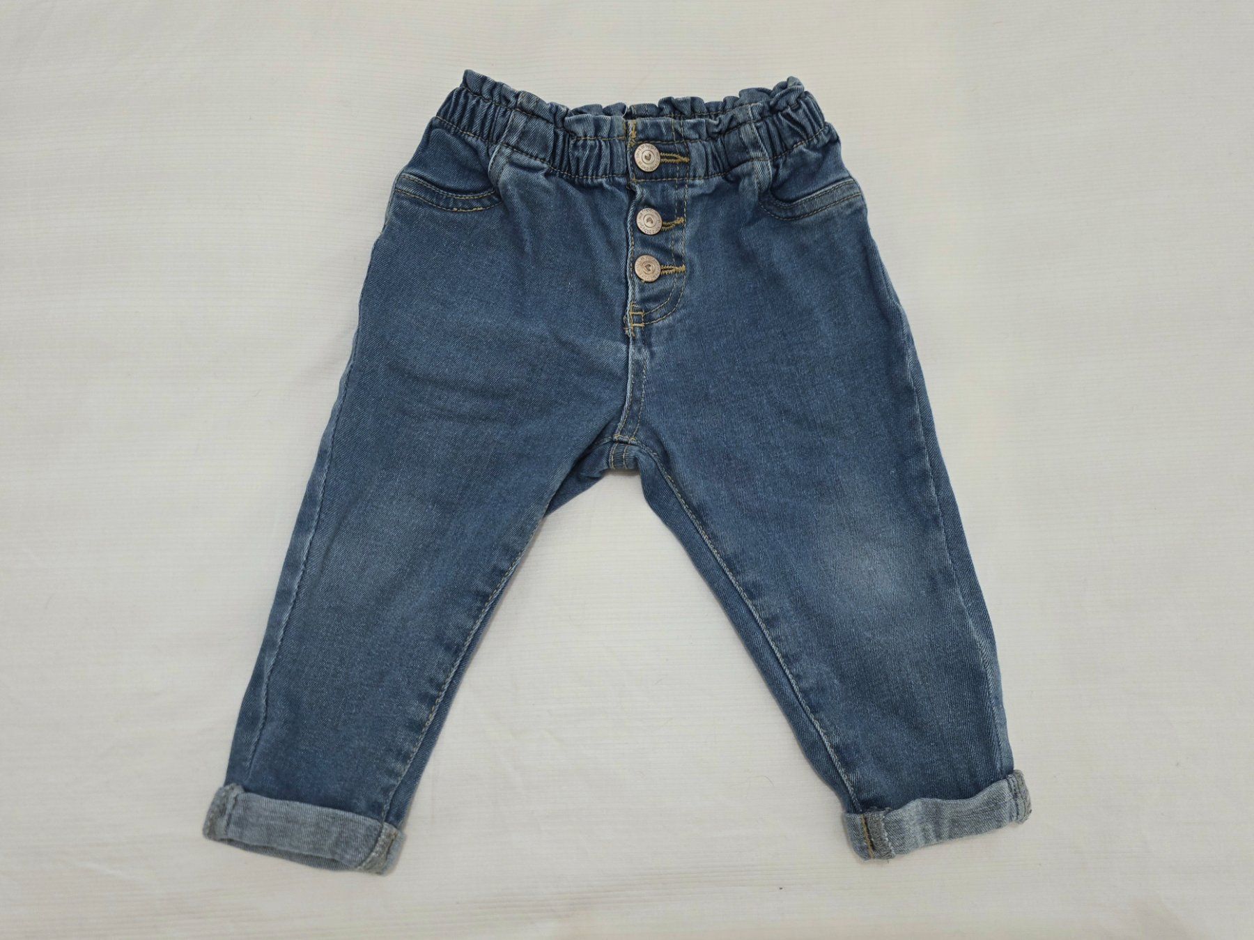Pantaloni: Jean bleu clair Sfera, taille 12-18 mois – Usato da Genève venduto da cec_d6pg