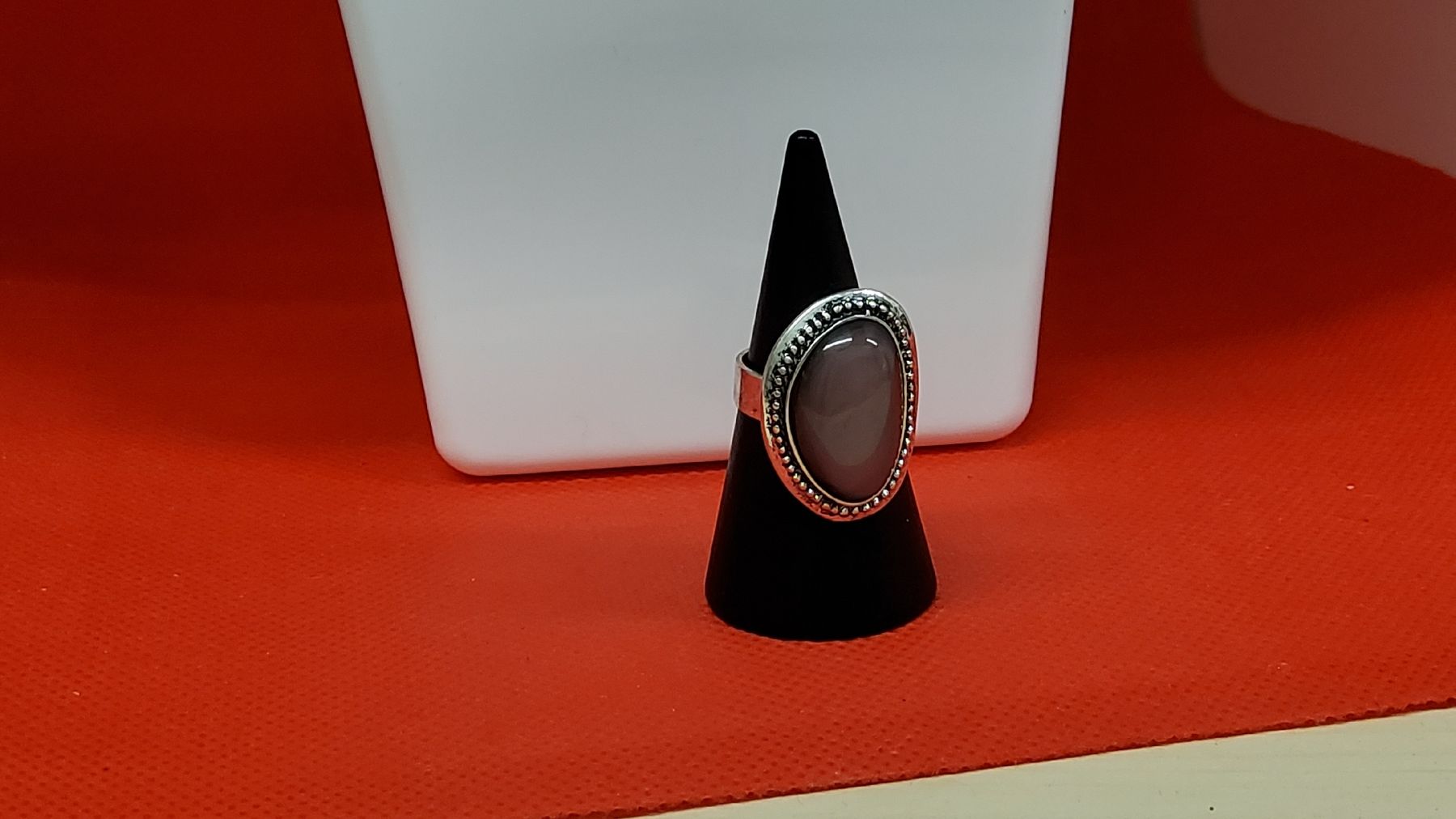 Anelli: Modischer Ring mit Stein, Silberoptik, Grösse verstellbar – Nuovo (secondo la descrizione) da Herisau venduto da Nluanalucas