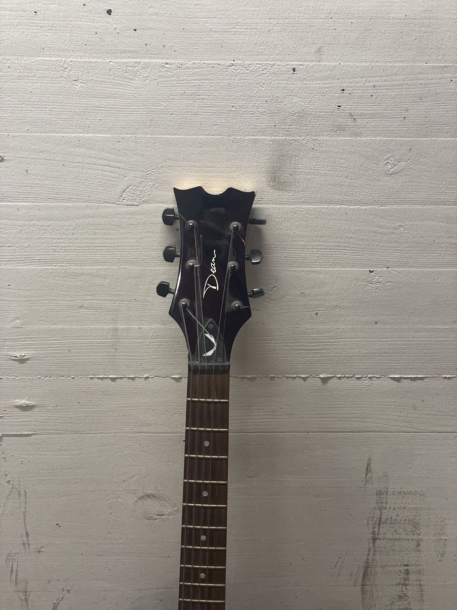 Strumenti musicali: Gitarre inkl. Verstärker – Usato da Zürich venduto da Bjthorsteinsen 3