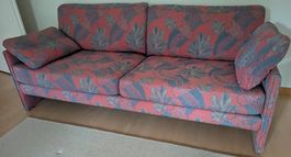 Schönes Sofa, kaum Gebrauchspuren